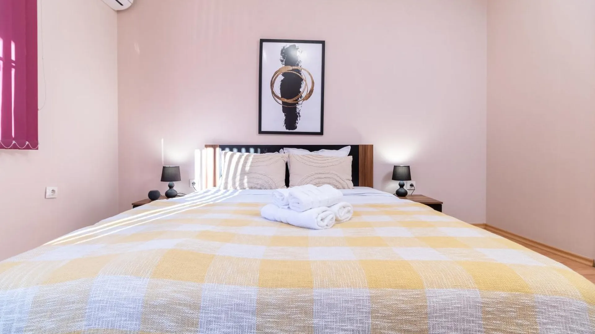 Comfortable 2Br Urban Getaway In City Center Filibe 0*,  Bulgaristan